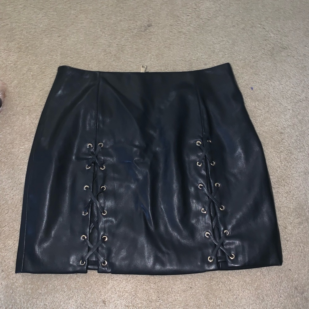 bebe black leather skirt